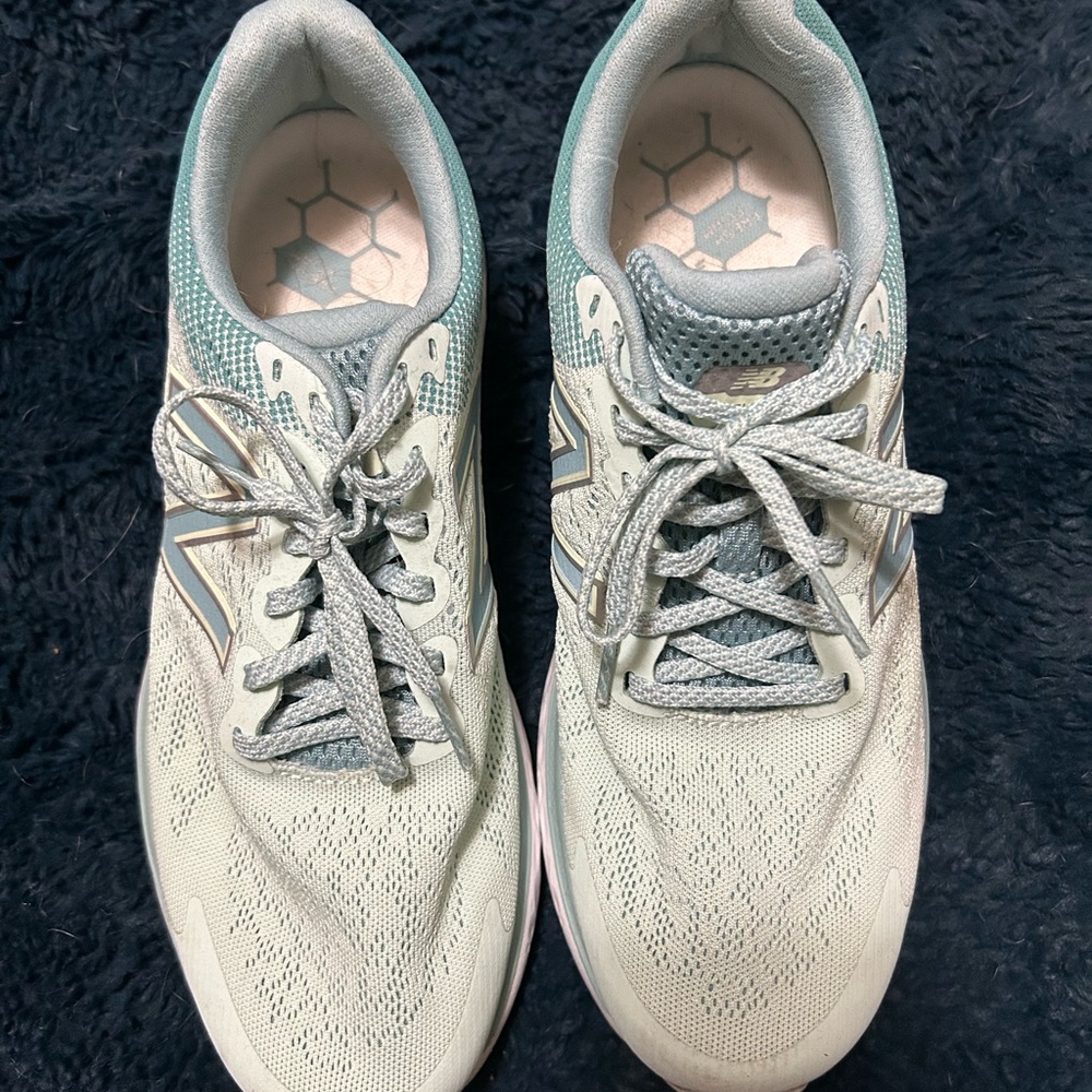 New Balance Women's Athletic Shoes in Light Gray and Teal